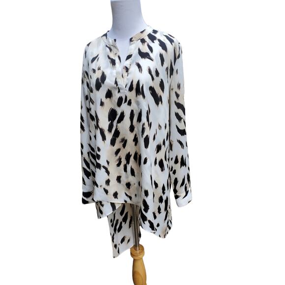 Chico's Sz 1 Brown White Animal Print Asymmetric Hem V-neck Top Sz M / 8 - Picture 5 of 10